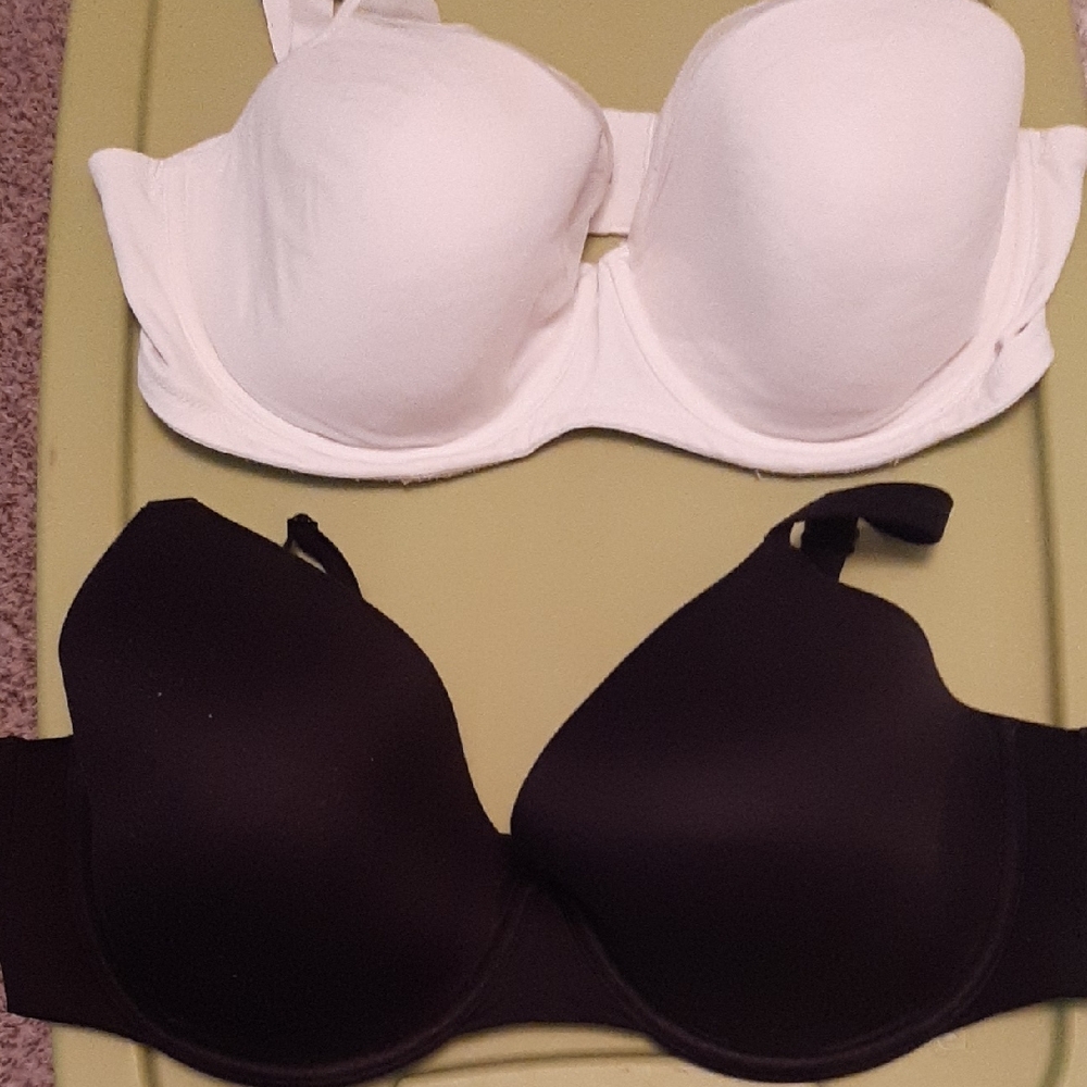 Vanity Fair Black and White Contour Bras with Underwire